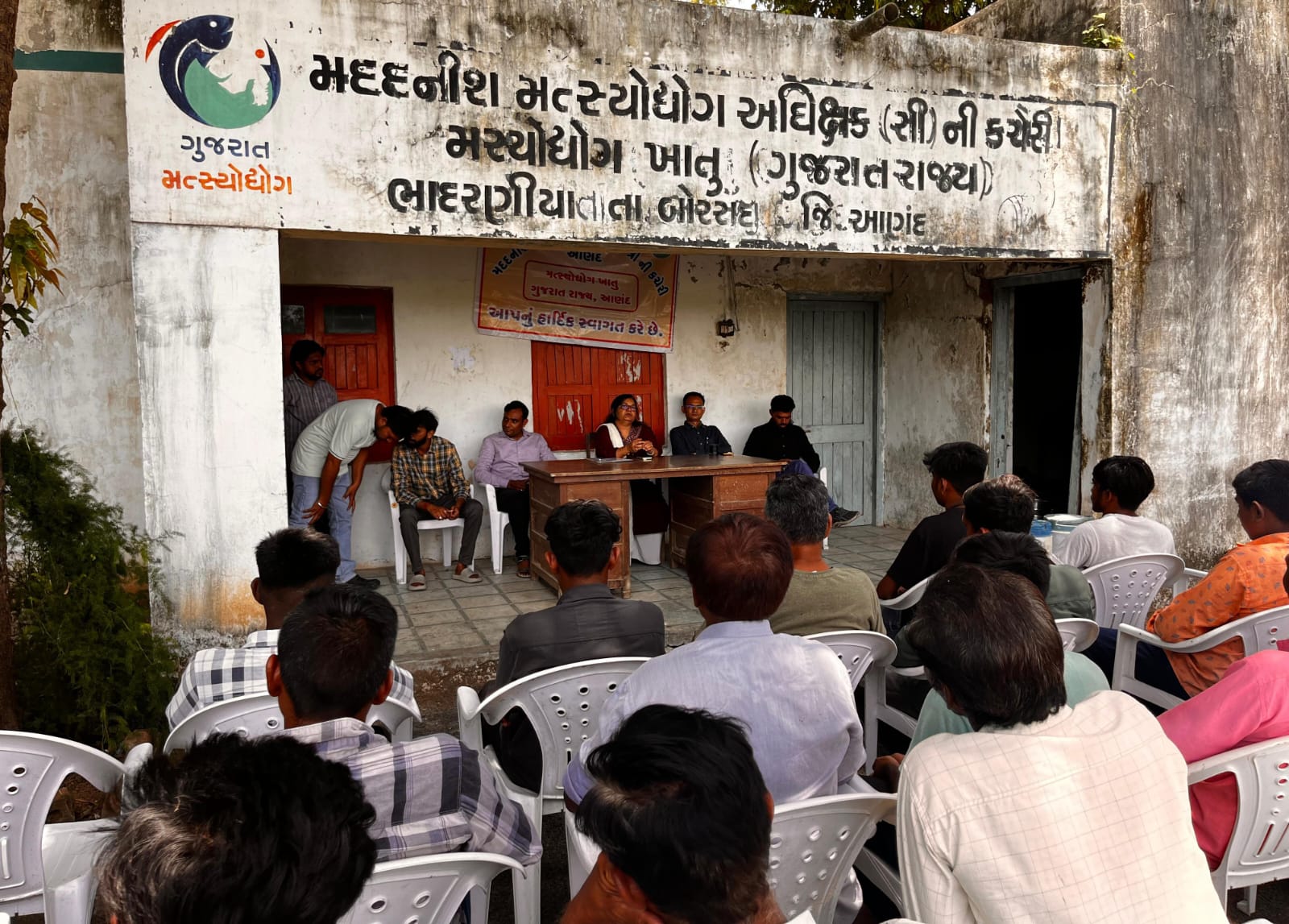 સ્વાતંત્ર પર્વ અંતર્ગત પખવાડિયાની ઉજવણી: મત્સ્ય પ્રવૃતિ સાથે સંકળાયેલ માછીમારો, ગામ તળાવ ઇજારદારોને ખાતાની વિવિધ યોજનાઓની જાણકારી અપાઇ