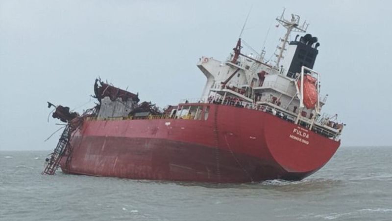 કચ્છના કંડલા પોર્ટ નજીક કેમિકલ જહાજ ‘ફૂલદા’માં વિસ્ફોટ