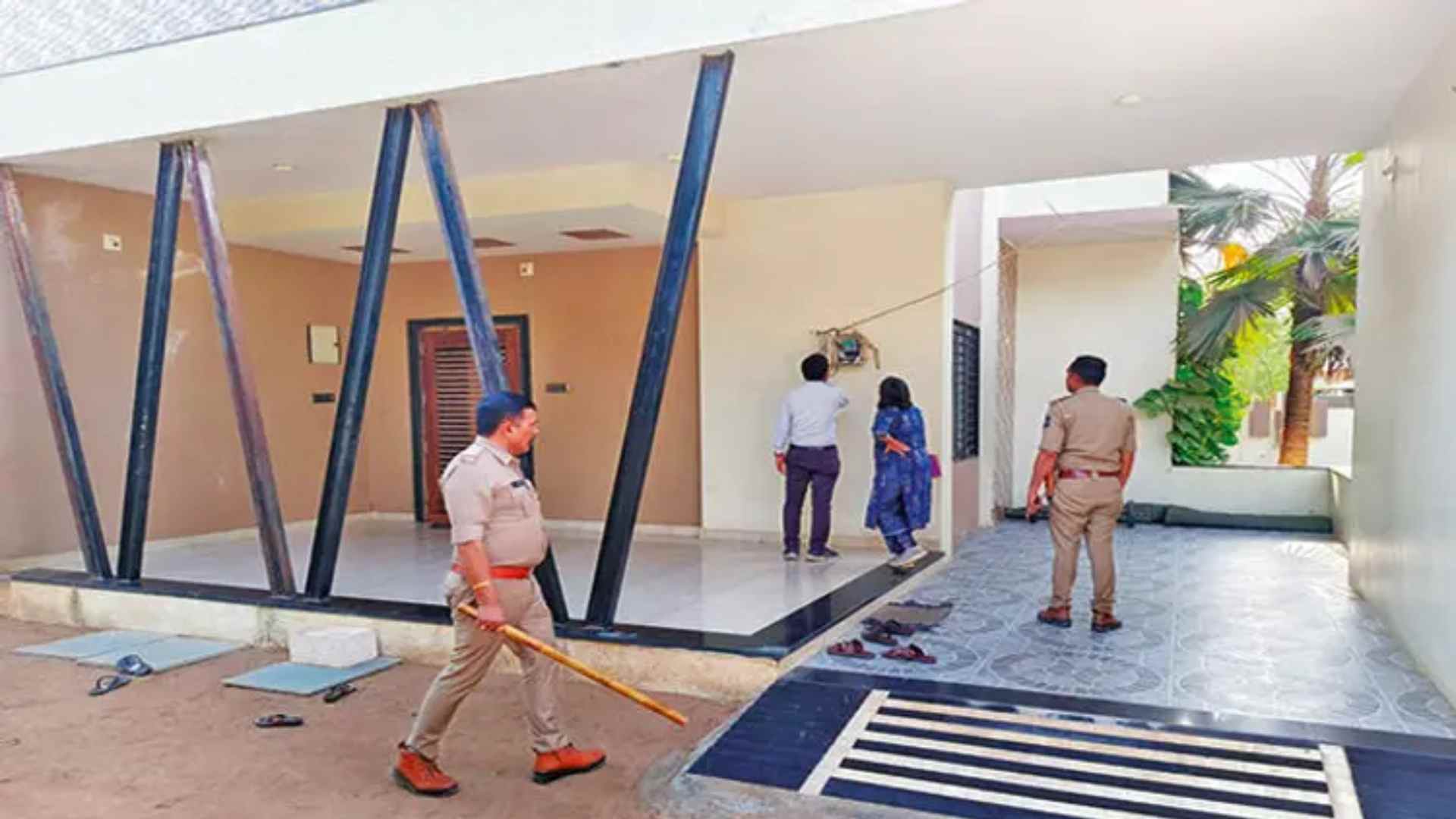 ચકલાસી પોલીસ સ્ટેશનની હદમાં ત્રણ અસામાજિક તત્વોના ઘરના ગેરકાયદે વીજ જોડાણ કપાયા