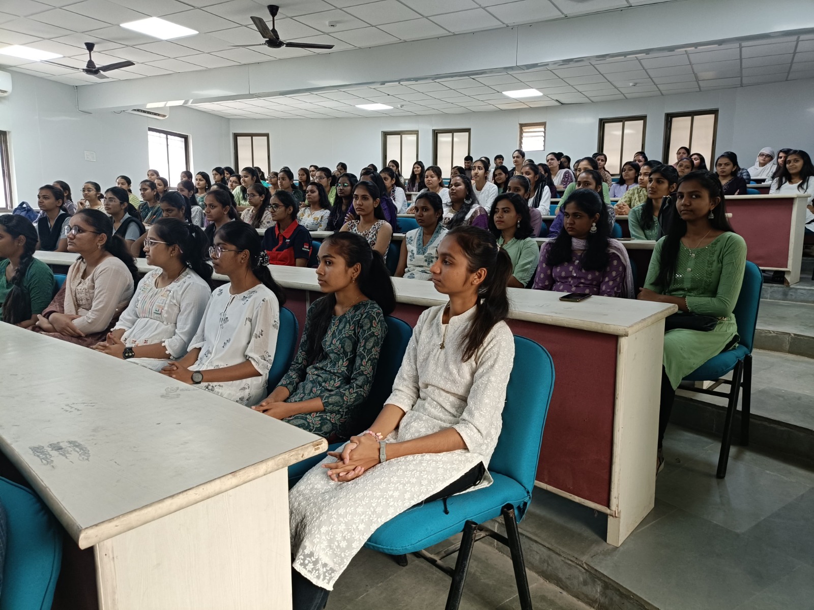 આણંદ કૃષિ યુનિવર્સિટી ખાતે કામકાજના સ્થળે થતી જાતીય સતામણી અધિનિયમ અંતર્ગત સેમિનાર યોજાયો