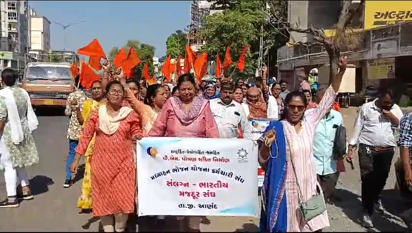 આણંદ જિલ્લા અખિલ ભારતીય મજદૂર સંઘ દ્વારા આણંદ જિલ્લા  કલેક્ટરને આવેદનપત્ર