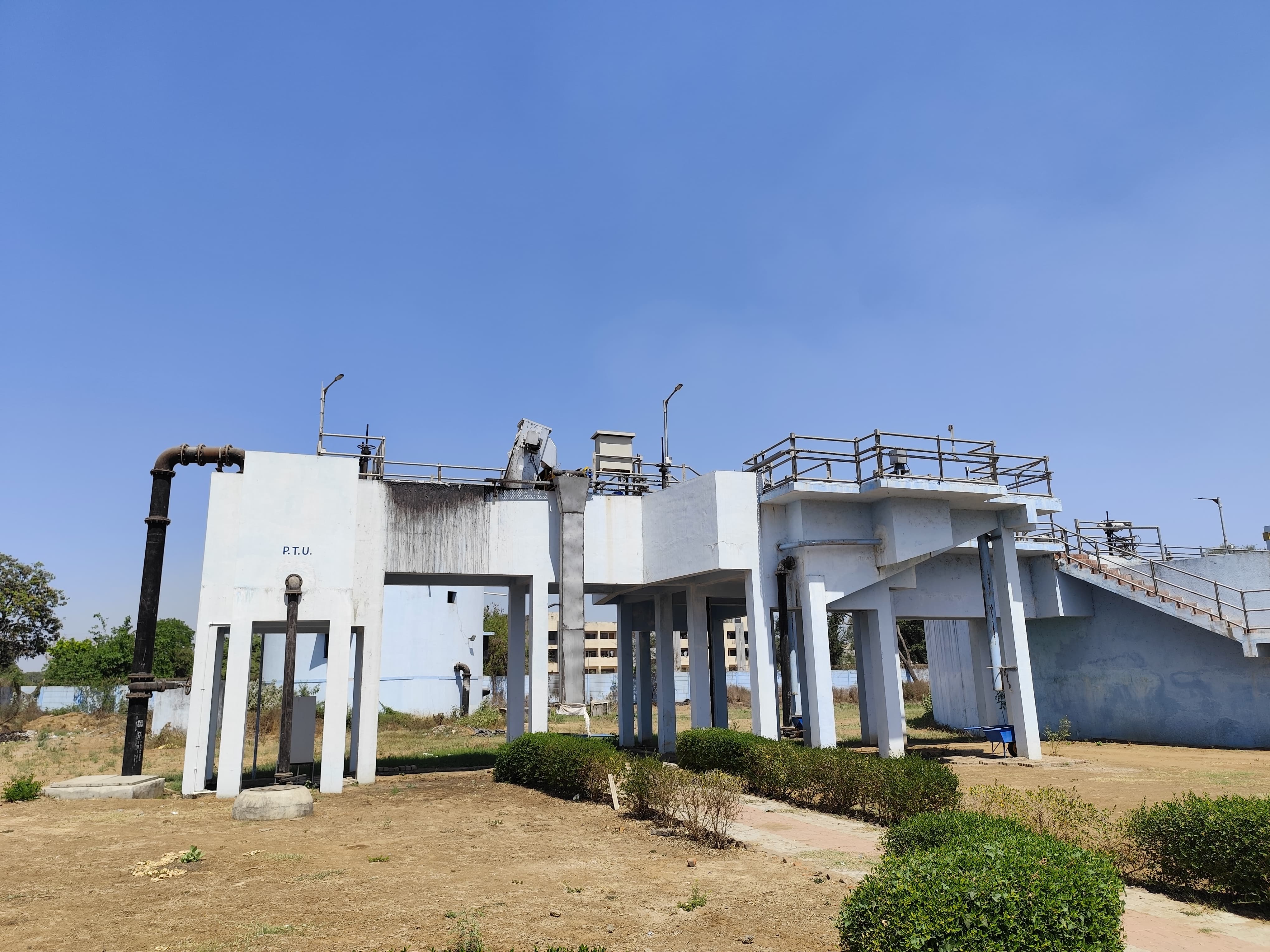 આણંદ મહાનગરપાલિકાના કમિશનરે  જીયુડીસી કંપનીના અધિકારીઓ અને કોન્ટ્રાક્ટરોનો રીતસરનો ઉધડો લીધો