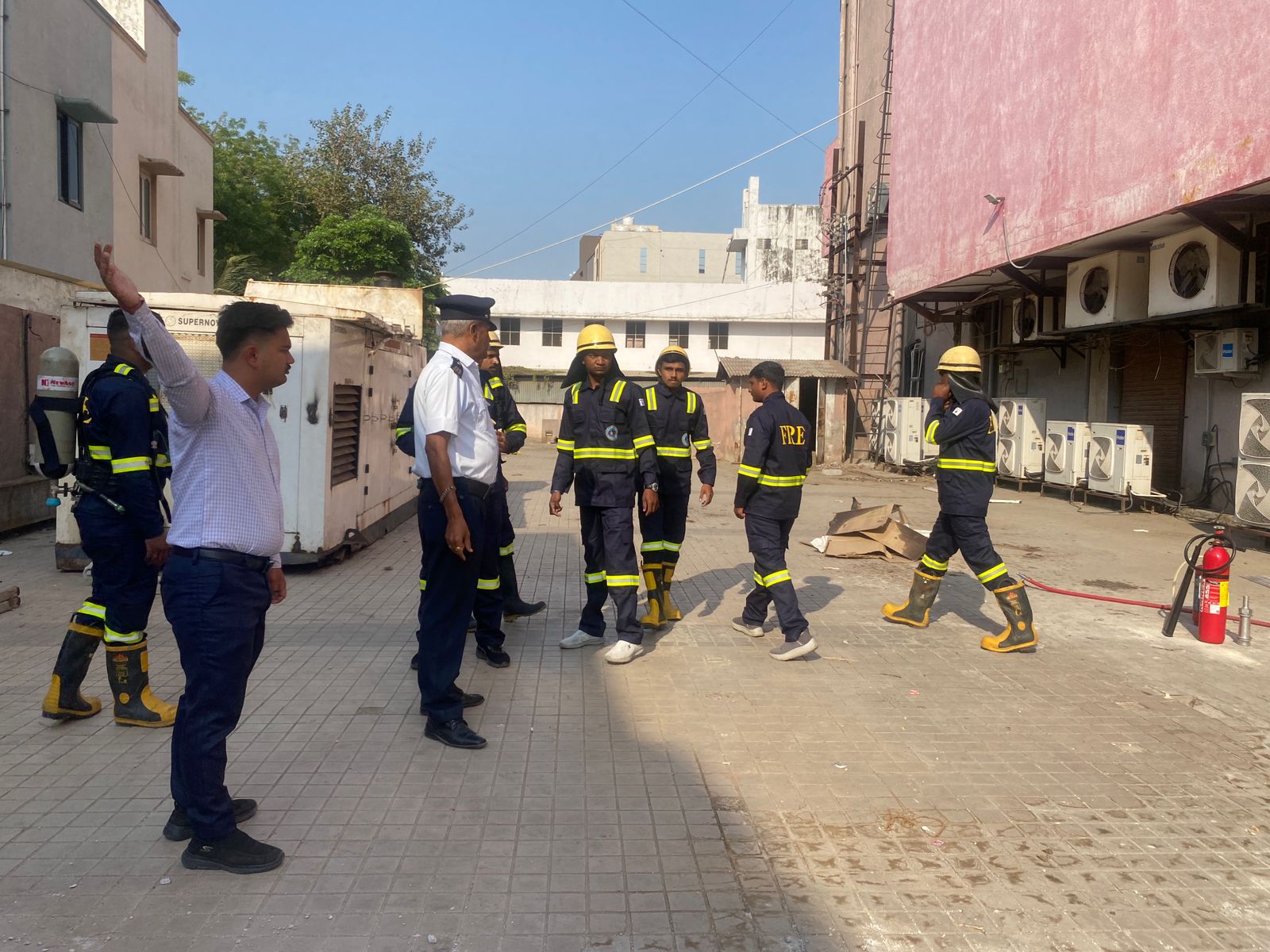 આગ લાગતી પરિસ્થિતિમાં પ્રતિક્રિયા કરવાના કૌશલ્યને સુધારવા, આણંદ INOX સિનેમામાં ફાયર બ્રિગેડ દ્વારા ફાયરની મોક ડ્રિલ યોજાઇ