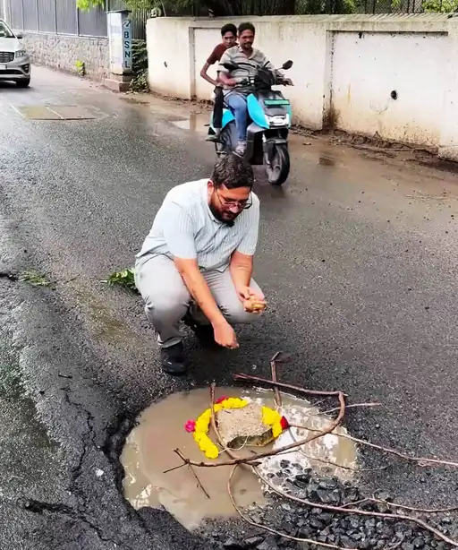 DyCM હર્ષ સંઘવીની આણંદ બસ સ્ટેન્ડ પર અચાનક મુલાકાત:  વિદ્યાર્થીઓ સાથે સીધો સંવાદ, બસમાં ચઢી નિરીક્ષણ કર્યું