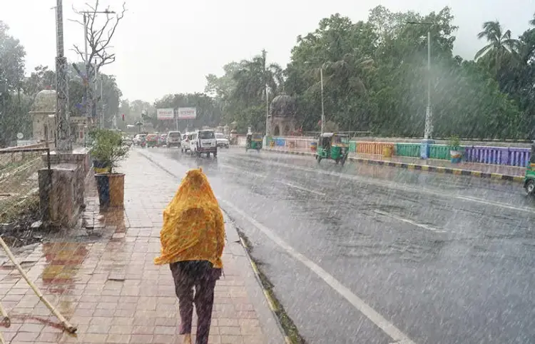 ગુજરાતમાં વરસાદ અંગે ચિંતાજનક આગાહી, ખેડૂતોમાં ફફડાટ