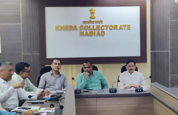 આણંદમાં બે મહિના પાણી વિના, લોકોએ કમિશનરને આવેદન આપ્યું