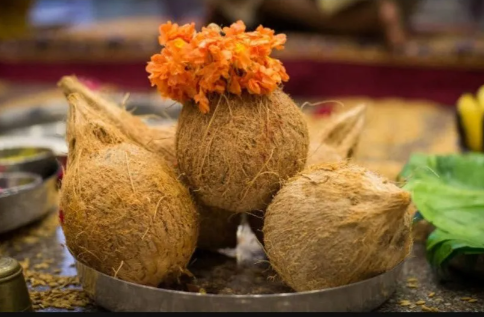 શા માટે શિવલિંગ પર ચઢાવાય છે અડધું નાળિયેર !!!