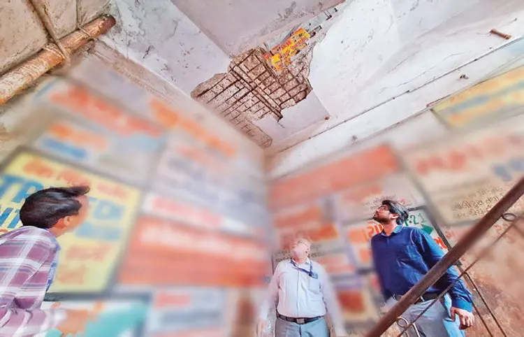 કરમસદ- આણંદ મહાનગરપાલિકા દ્વારા જર્જરિત કે ભયજનક ૫૭૨ દુકાનો અને મકાનોને ખાલી કરવા નોટિસ ફટકારાઈ