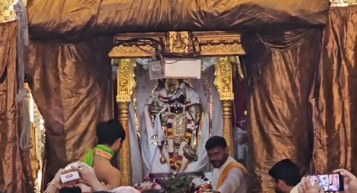 ડાકોરમાં વસંત પંચમીની ભવ્ય ઉજવણી  : ઠાકોરજી હવે 40 દિવસ સુધી સફેદ વસ્ત્રોમાં ભક્તો સાથે રમશે ફાગણ