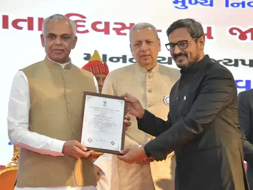 આણંદ કલેક્ટર પ્રવીણ ચૌધરીને શ્રેષ્ઠ જિલ્લા ચૂંટણી અધિકારી એવોર્ડ