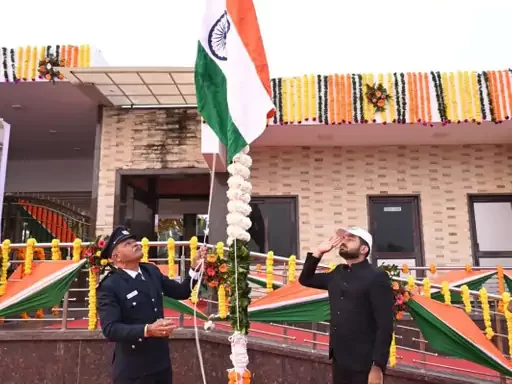 કરમસદ-આણંદ મહાનગરપાલિકાની 77મા પ્રજાસત્તાક પર્વની ભવ્ય ઉજવણી