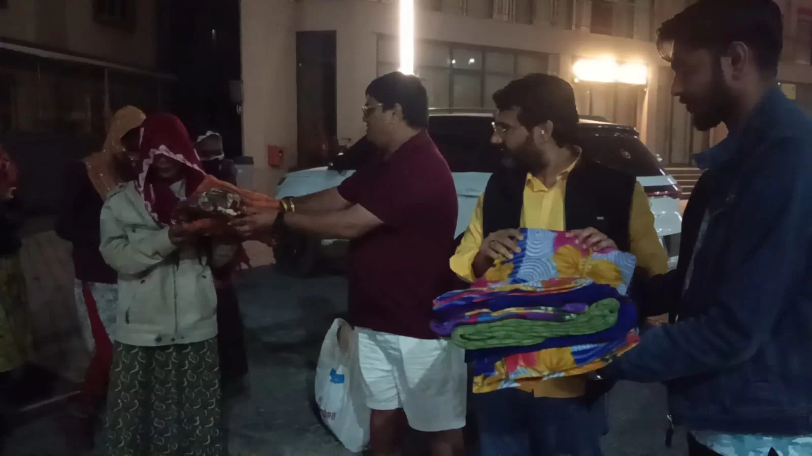 કડકડતી ઠંડીમાં માનવતાની મિસાલ: 55થી વધુ સફાઈ કામદારોને ધાબળા વિતરણ
