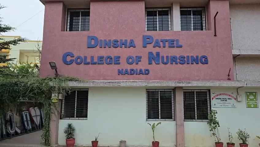 નડિયાદની દિનશા પટેલ નર્સિંગ કોલેજના વિદ્યાર્થીનો આપઘાત: 'મેડમ પ્રૂફ વગર બ્લેમ કરે છે' લખી જીવન ટૂંકાવ્યું