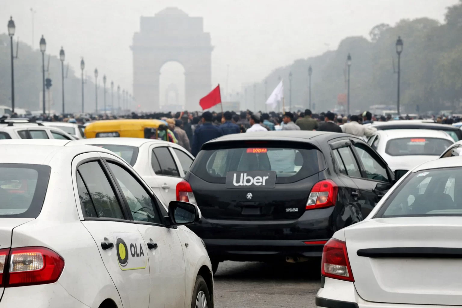 દેશવ્યાપી હડતાળથી ઓલા–ઉબર ઠપ્પ: દિલ્હી–મુંબઈ–બેંગલુરુમાં કેબ સેવાઓ પર બ્રેક