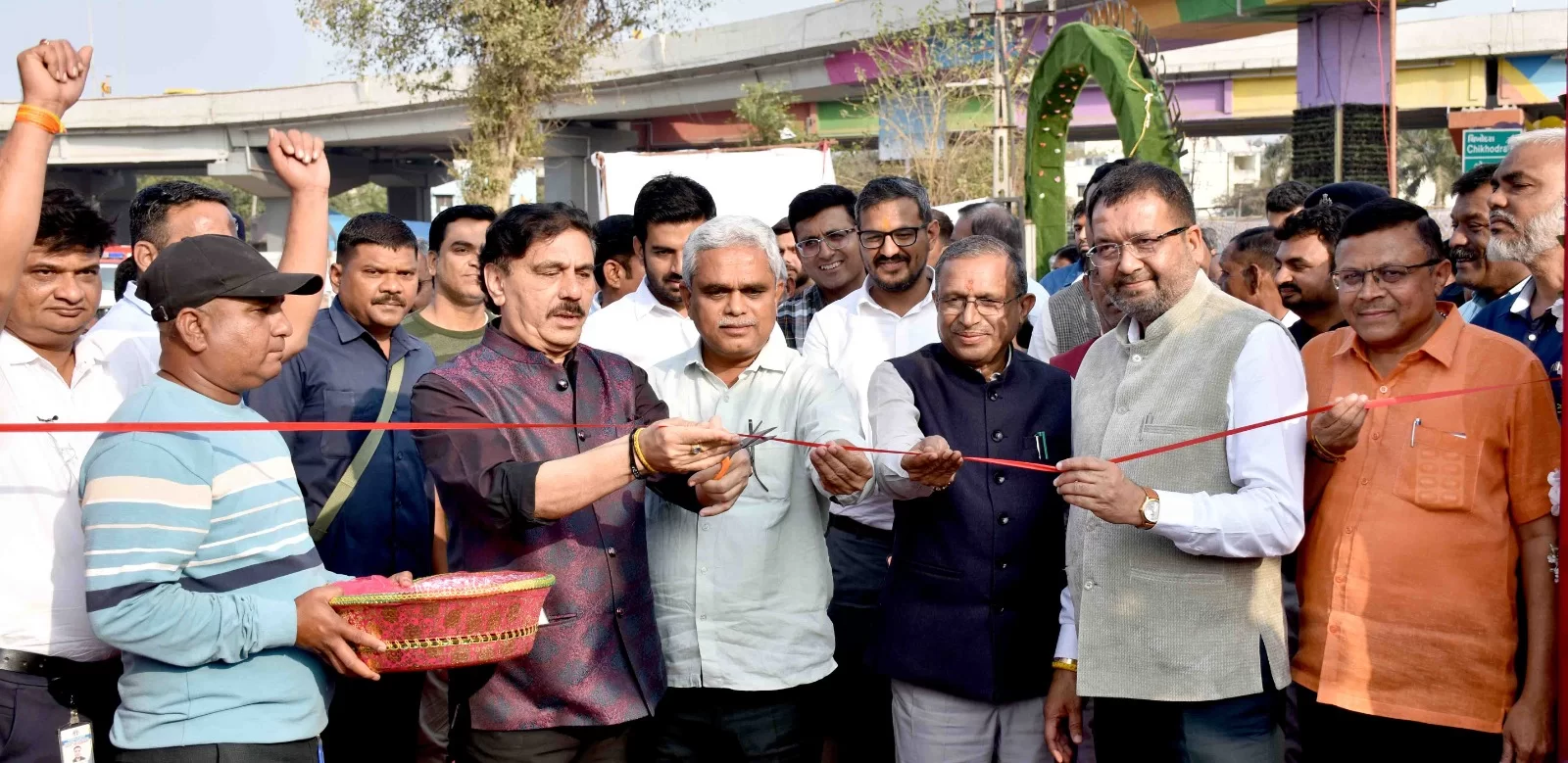 આણંદ ખાતે ‘કોસમોસ વેલી’ ફલાવર શોનું લોકાર્પણ કરતા અન્ન અને નાગરિક પુરવઠા મંત્રી રમણભાઈ સોલંકી