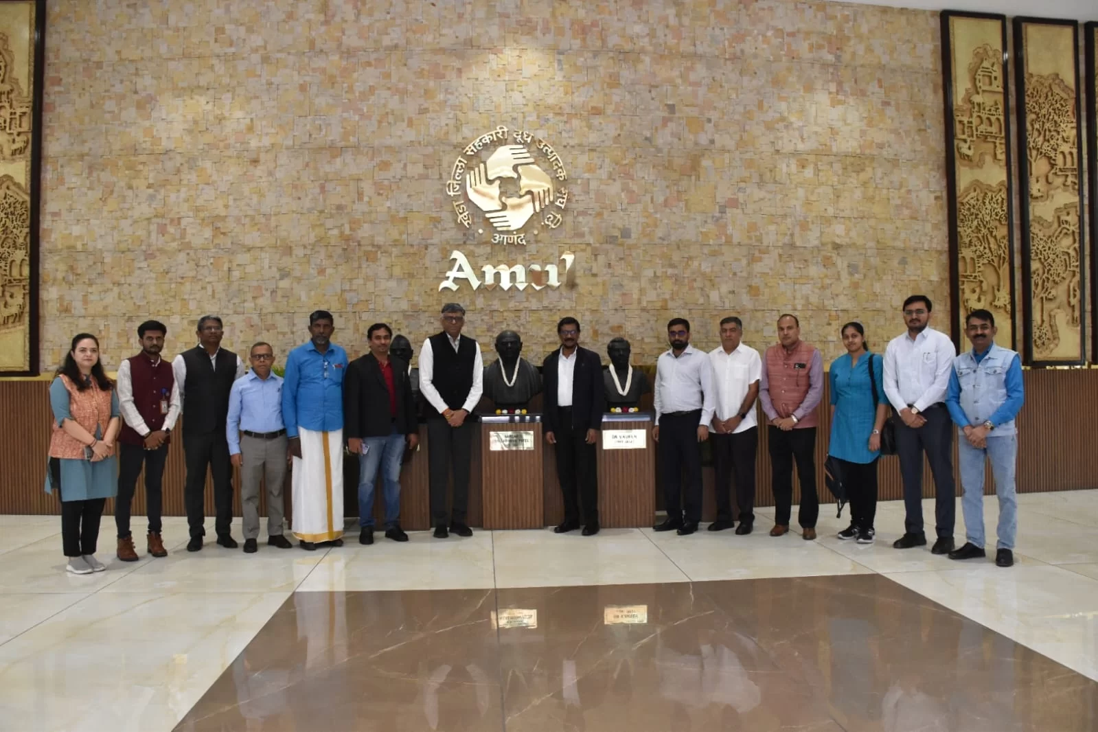 શ્રીલંકાના ઉચ્ચ સ્તરીય પ્રતિનિધિમંડળે આણંદ સ્થિત અમૂલ ડેરીની મુલાકાત લીધી