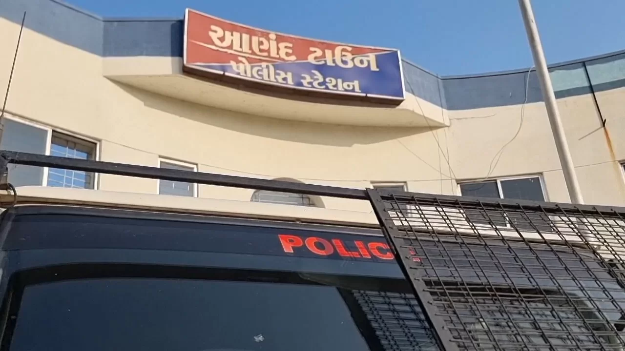 આણંદમાં બોમ્બ ધમકીનો ખોટો કોલ: રાહતલાવના યુવક સામે ગુનો નોંધાયો