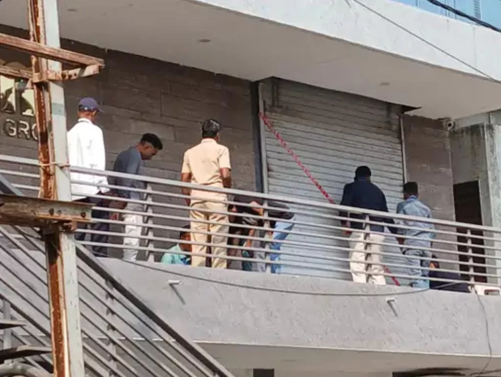 કરમસદ વિદ્યાનગર રોડ પર મનપાની કાર્યવાહી, બાકીદાર મિલકતો સીલ