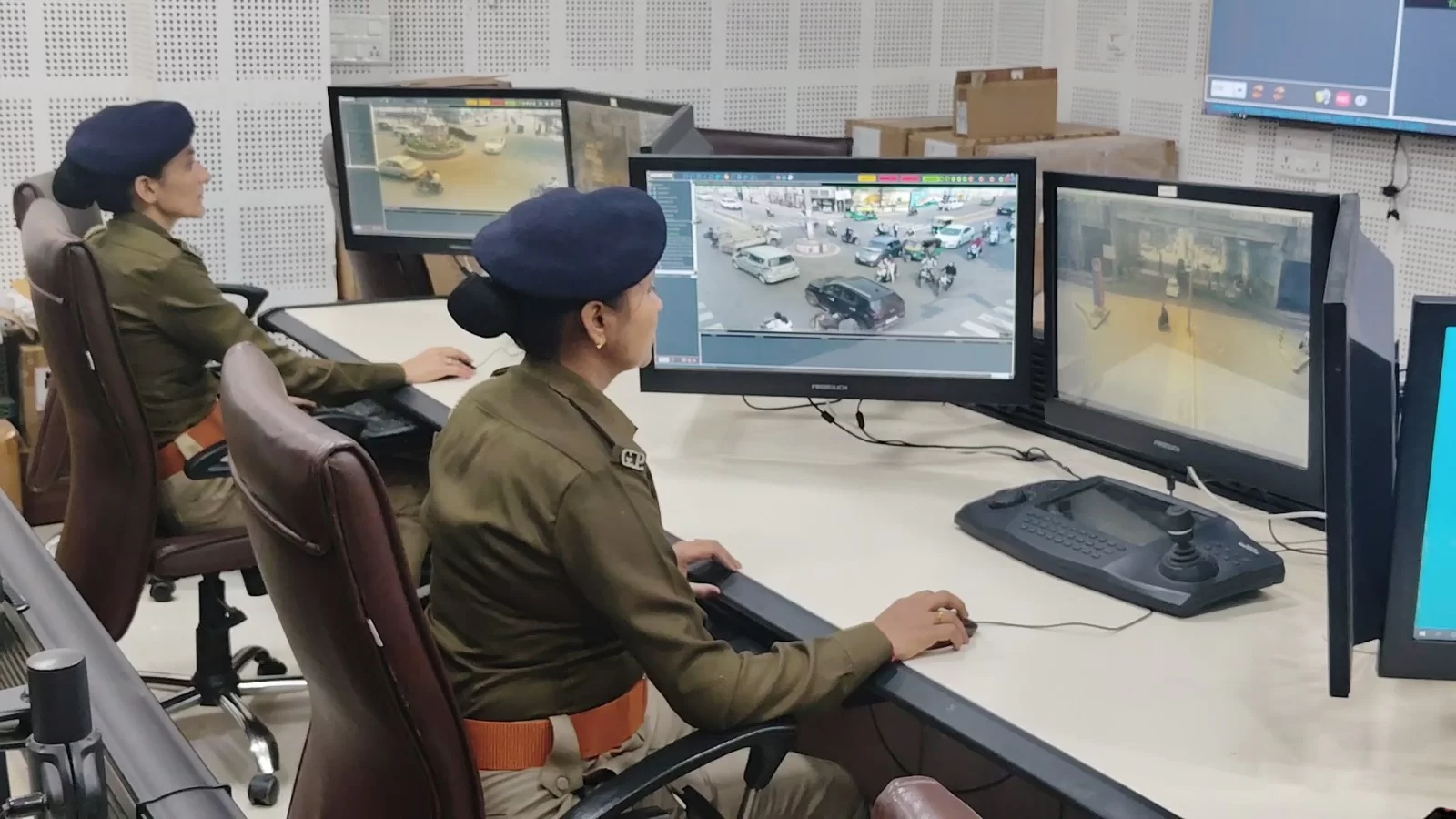 આણંદની સુરક્ષાનું સશક્ત કવચ: 24×7 સતર્ક ‘નેત્રમ’ કમાન્ડ એન્ડ કંટ્રોલ રૂમ