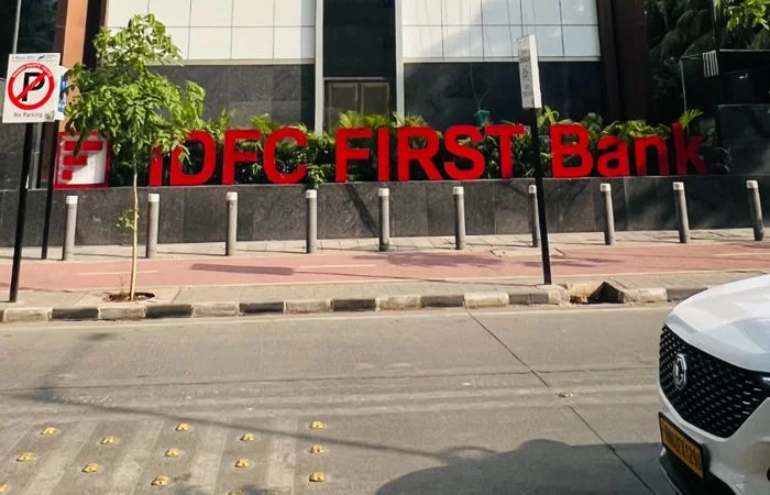 ₹590 કરોડના ગોટાળાથી IDFC First Bankના શેરોમાં ધરાશાયી, માર્કેટમાં ગભરાટનો માહોલ