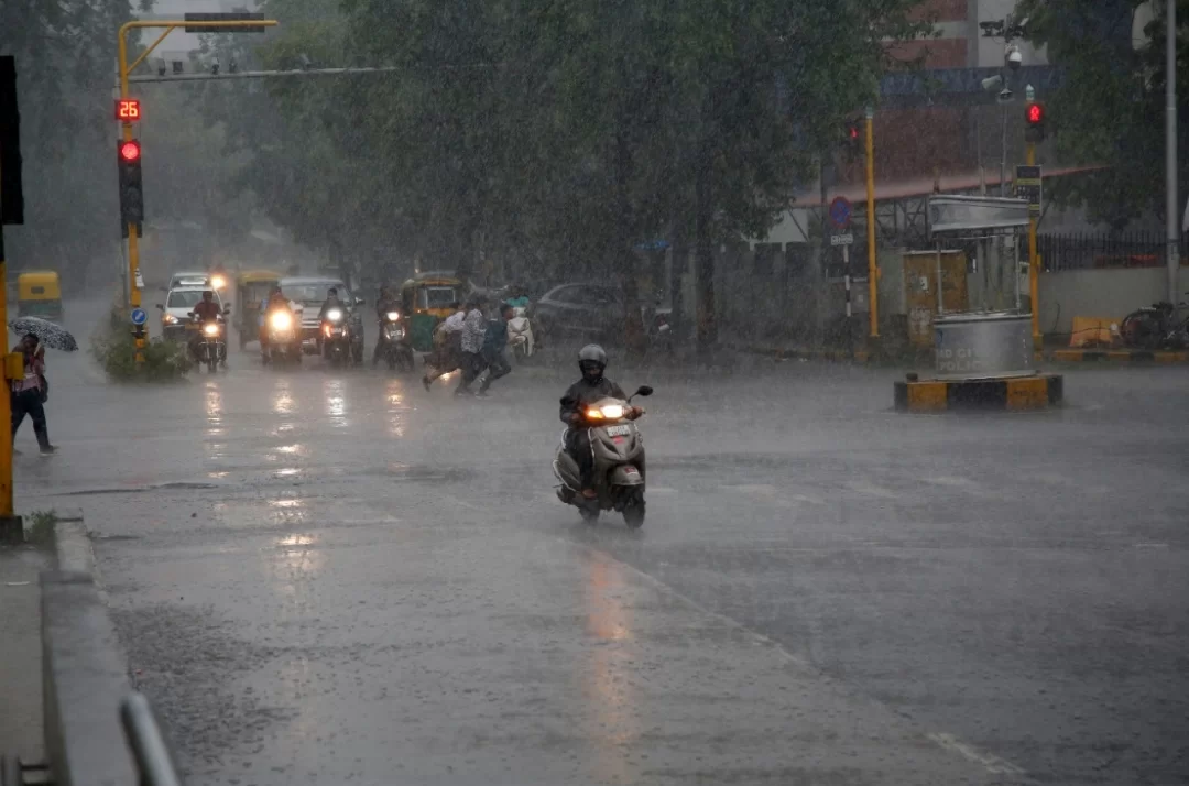 ગુજરાતમાં કમોસમી માવઠું: છ જિલ્લામાં યલો એલર્ટ, ખેડૂતોમાં ચિંતા