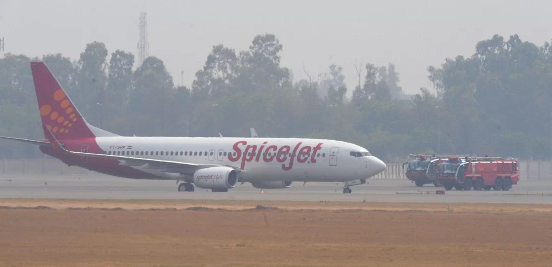 મોટી દુર્ઘટના ટળી! સ્પાઈસજેટ ફ્લાઈટને એન્જિન સમસ્યા, દિલ્હીમાં ઈમરજન્સી લેન્ડિંગ