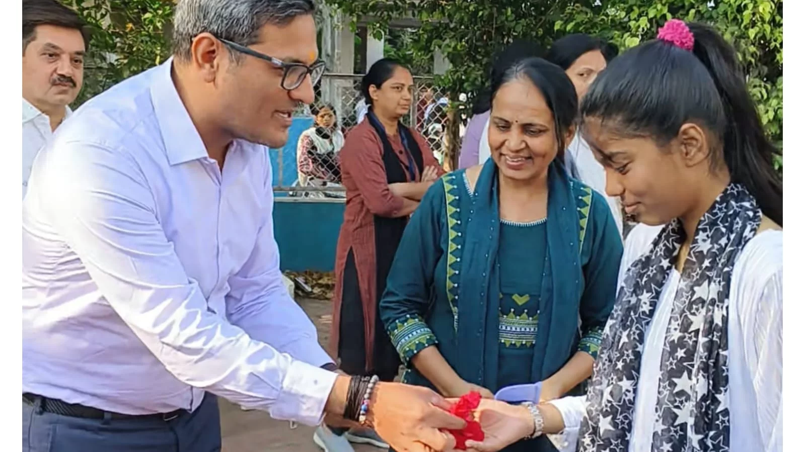 આણંદ જિલ્લામાં ધોરણ 10-12 બોર્ડ પરીક્ષાનો શાંતિપૂર્ણ પ્રારંભ, કલેક્ટર પ્રવીણ ચૌધરીએ વિદ્યાર્થીઓને આપ્યું પ્રોત્સાહન