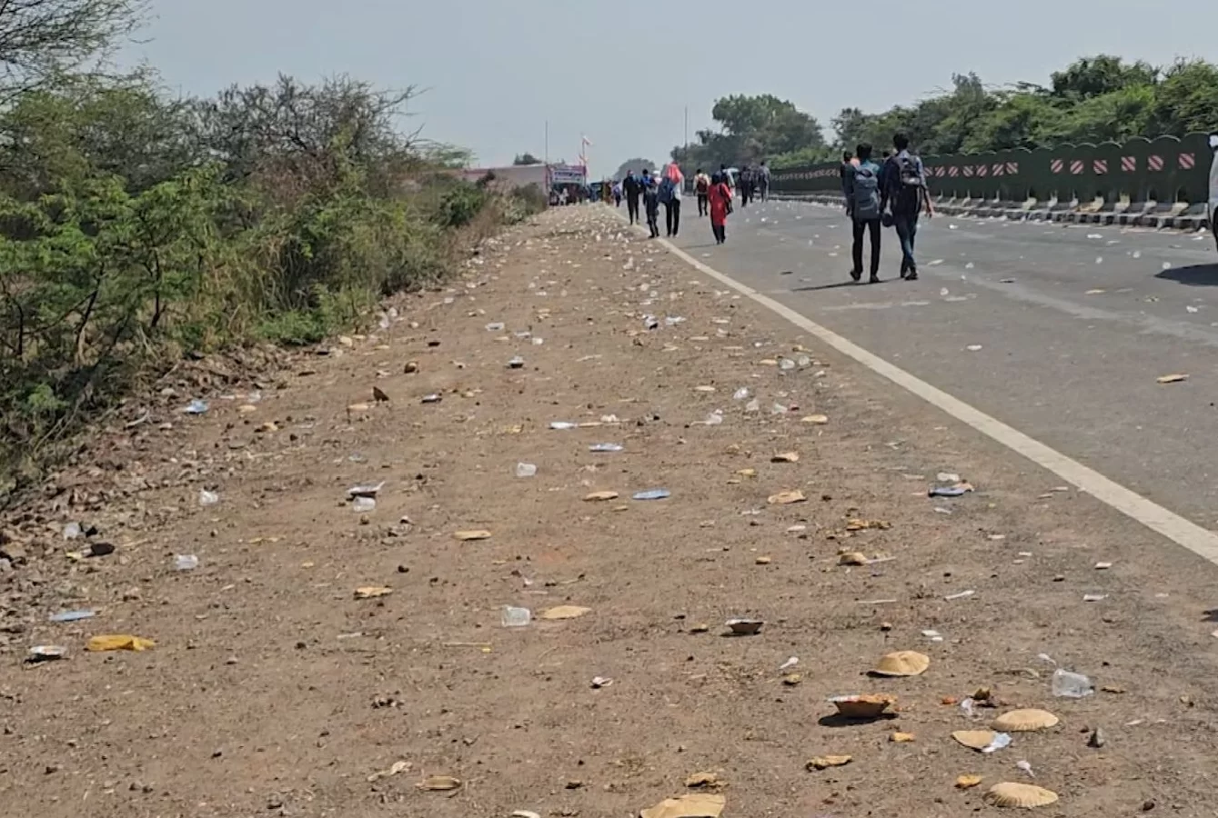 ફાગણી પૂનમમાં લાખો ભક્તો ડાકોર તરફ, પણ સ્વચ્છતા વ્યવસ્થાએ ઉભા કર્યા પ્રશ્નો