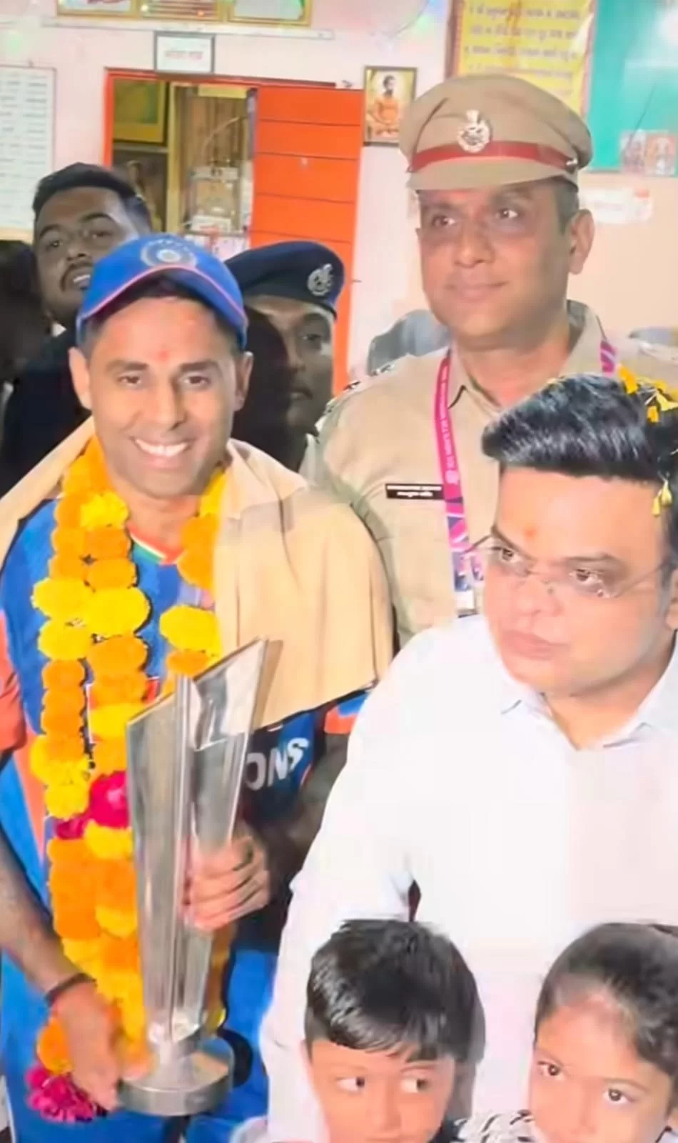 ભારતનો વિશ્વમાં ડંકો: T20 વર્લ્ડ કપ જીત્યા બાદ સૂર્યકુમાર યાદવે હનુમાન દાદાના દર્શન કર્યા