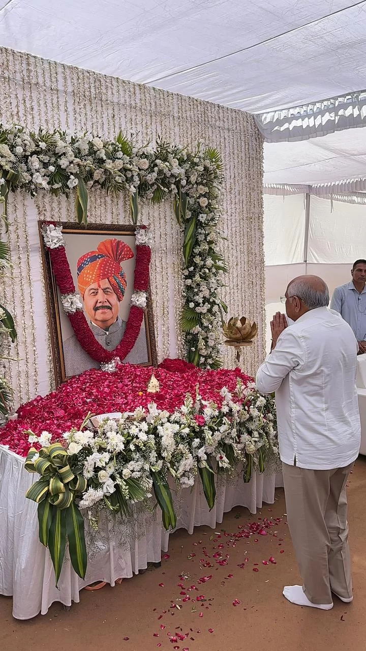 મુખ્યમંત્રી ભુપેન્દ્રભાઈ પટેલે સ્વ. ધારાસભ્ય ગોવિંદભાઈ પરમારને અર્પી શ્રદ્ધાંજલિ