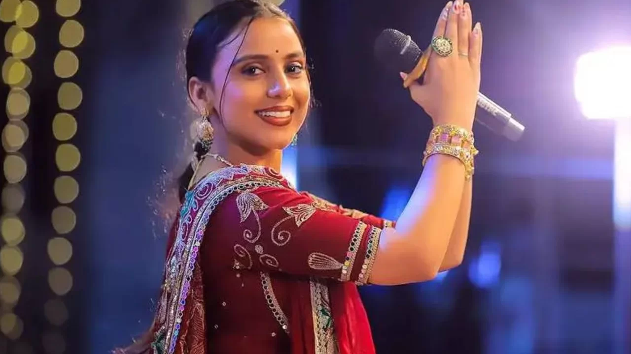 કિંજલ રબારીના લગ્ન વિવાદમાં નવો વળાંક, સમાજના વિરોધ બાદ સિંગર ઘરે પરત ફરી