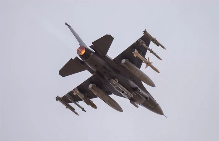 હોર્મુઝ ખોલાવવા અમેરિકાનો કડક પગલું, ઈરાન પર 5000 પાઉન્ડ બોમ્બનો પ્રહાર