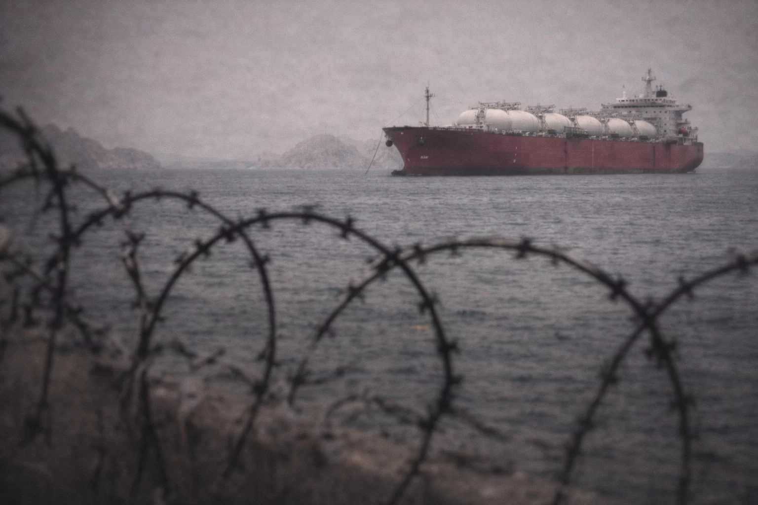 યુદ્ધનો અસરકારક ઝટકો: હોર્મુઝ સ્ટ્રેટમાં ભારતનું 17 લાખ ટન ક્રૂડ ઓઈલ અને 3.2 લાખ ટન LPG અટવાયું