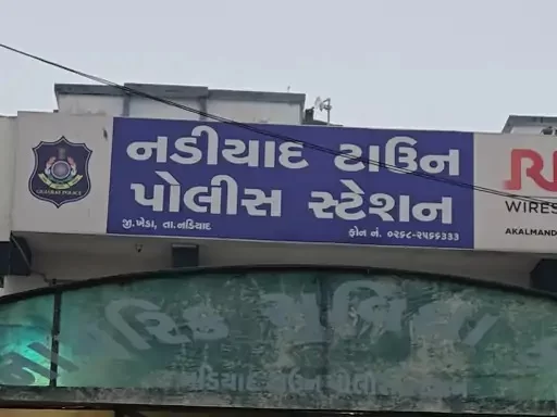 નડિયાદ: સોશિયલ મીડિયા પર અફવા ફેલાવવી પડી ભારે, યુદ્ધના નામે ભય પેદા કરનાર શખ્સ સામે પોલીસ ફરિયાદ