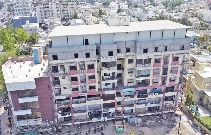 શીતવંદન કોમ્પ્લેક્સ વિવાદ: શું પાલિકા ખરેખર સીલ મારશે કે પછી બંધ બારણે 'સેટલમેન્ટ'નો ખેલ ખેલાશે?