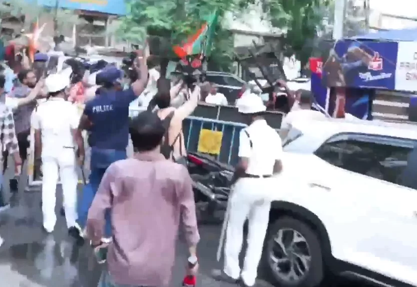 ચૂંટણી પહેલા કોલકાતામાં રાજકીય તોફાન: TMC-BJP કાર્યકર્તાઓ વચ્ચે અથડામણ