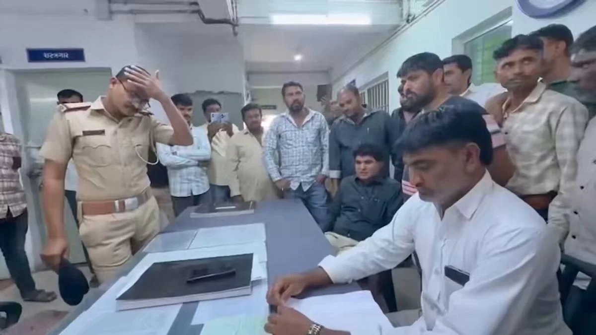 ખંભાળિયા પોલીસ સ્ટેશનમાં હાઈવોલ્ટેજ ડ્રામા: AAP પ્રદેશ પ્રમુખ ઈસુદાન ગઢવી સહિત 50 કાર્યકરોની અટકાયત