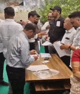 અમદાવાદ ભાજપમાં ટિકિટ માટે જંગ: આજથી સેન્સ પ્રક્રિયાનો પ્રારંભ, દાવેદારોનો ભારે ધસારો