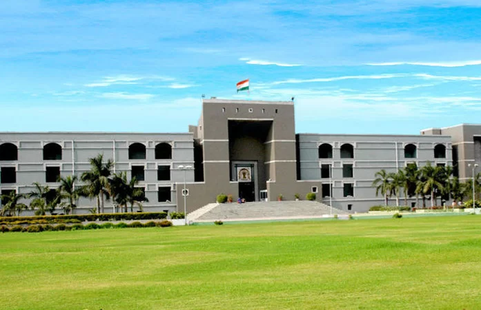 ગુજરાત હાઈકોર્ટનો ઐતિહાસિક ચુકાદો: અકસ્માત વળતર કેસમાં હવે ભાઈ-બહેનો પણ ગણાશે “પરિવાર”નો ભાગ