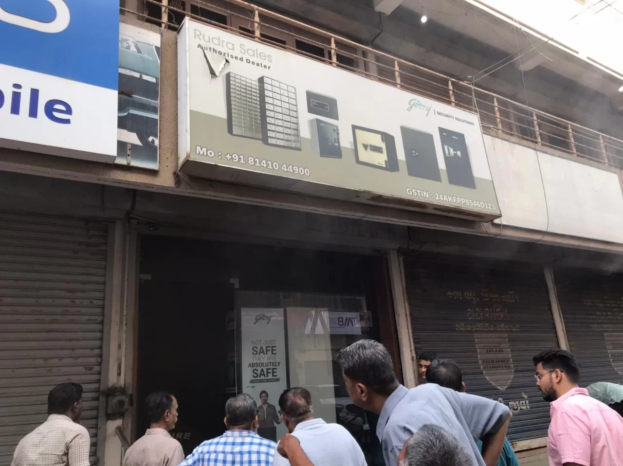 આણંદના સરદાર ગંજ નજીક કોમ્પલેક્ષમાં A.C માં આગ, ફાયર બ્રિગેડની તત્પરતાથી મોટો અકસ્માત ટળ્યો