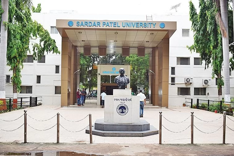 SP યુનિવર્સિટી નર્સિંગ પરિણામ વિવાદ: 300 વિદ્યાર્થીઓના પુનઃમૂલ્યાંકન બાદ માત્ર 6ના માર્ક્સ સુધર્યા, યુનિવર્સિટીએ આપી ક્લીનચીટ