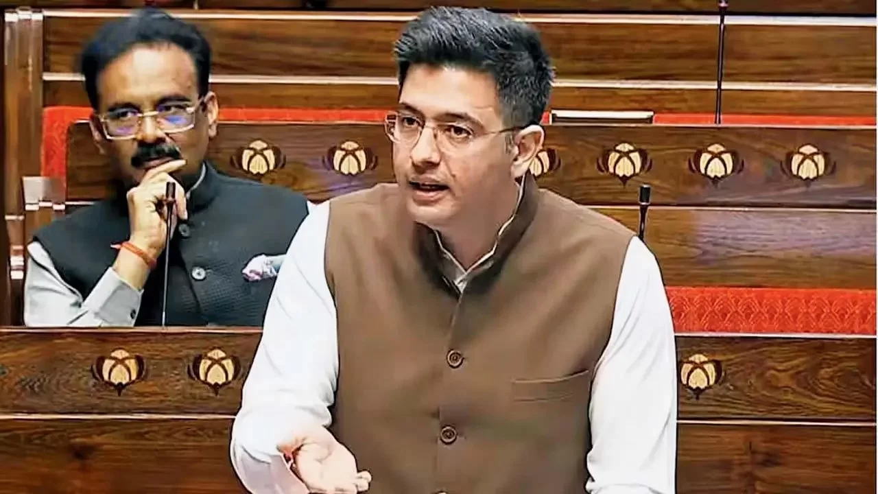 AAPમાં ભડકો: રાઘવ ચઢ્ઢા પક્ષના નિશાન પર, રાજ્યસભાના ઉપનેતા પદેથી હટાવ્યા; શું ભાજપમાં જોડાશે?