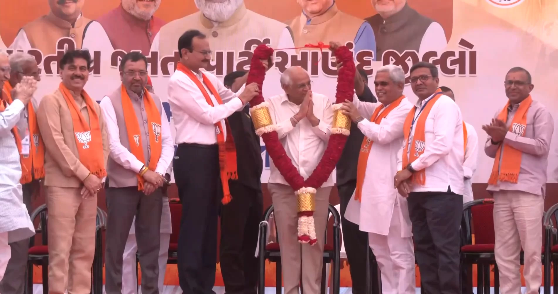 ઉમરેઠ સભા સ્થળે મુખ્યમંત્રીશ્રીનું ભવ્ય અને ઉત્સાહભર્યું સ્વાગત, કાર્યકરોમાં ઉમંગનો માહોલ