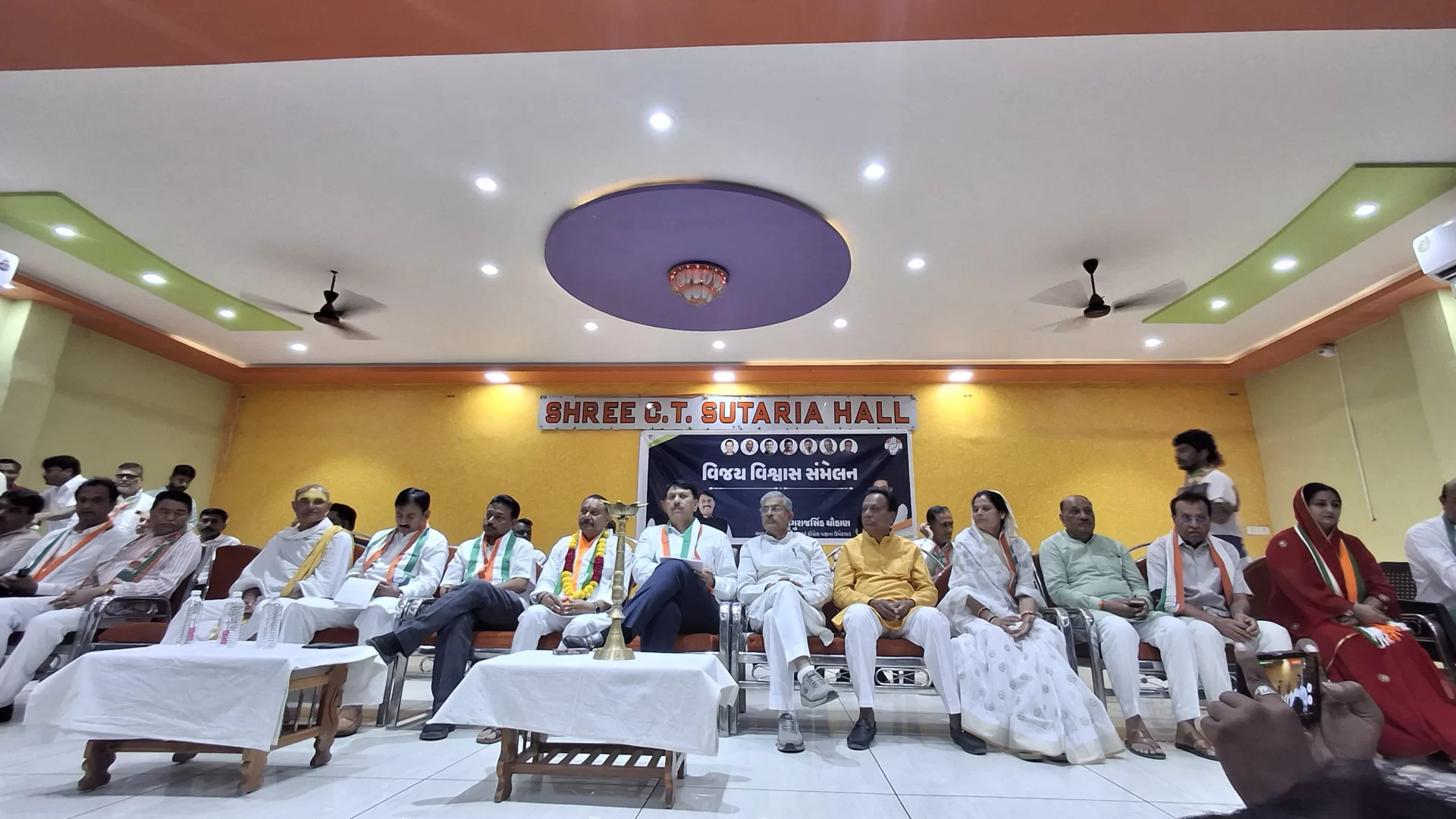 ઉમરેઠમાં કોંગ્રેસનો શક્તિ પ્રદર્શન: ભૃગૃરાજસિંહ ચૌહાણના નામાંકન પહેલાં વિજય વિશ્વાસ સંમેલન ભવ્ય રીતે યોજાયું