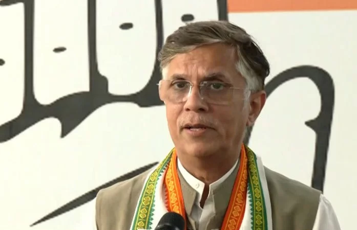 પવન ખેડાના નિવાસસ્થાને આસામ પોલીસના ધામા: મુખ્યમંત્રીના પત્ની પર '3 પાસપોર્ટ'ના આક્ષેપ બાદ વિવાદ વકર્યો, જાણો શું છે મામલો