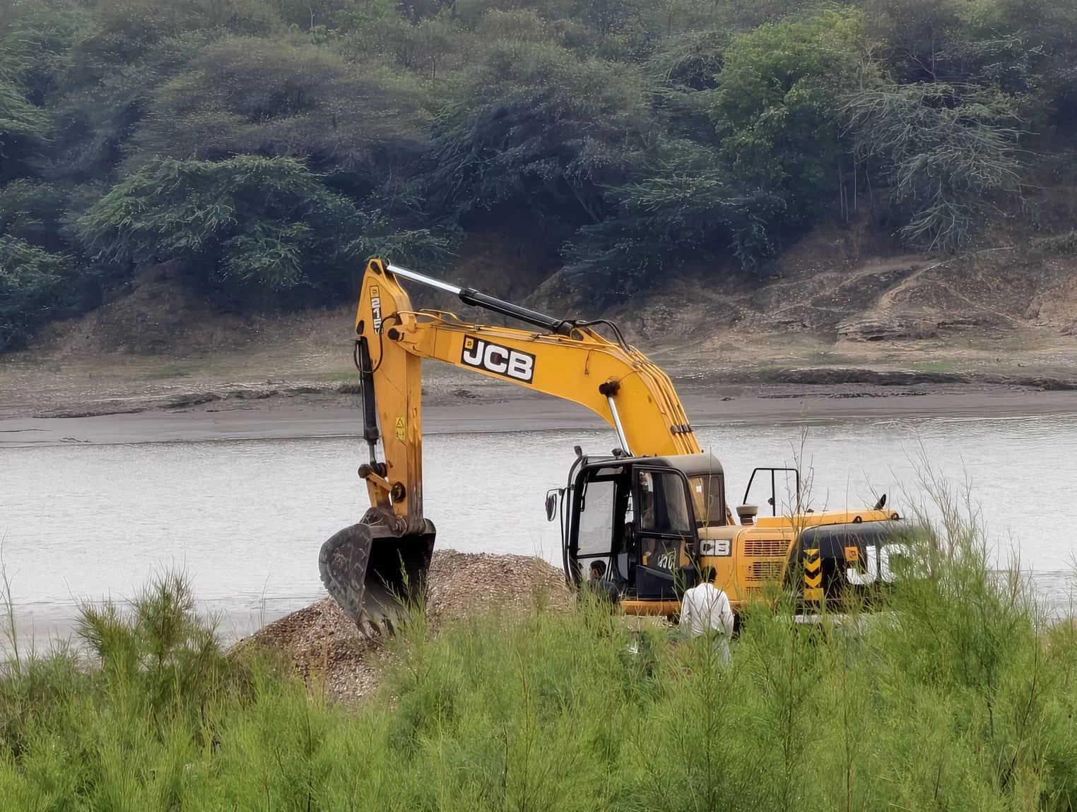 મહીસાગર નદી પટ્ટમાં ગેરકાયદે ખનન સામે મોટી કાર્યવાહી, ગંભીરા-બામણગામ પાસે ₹1.10 કરોડનો મુદ્દામાલ જપ્ત