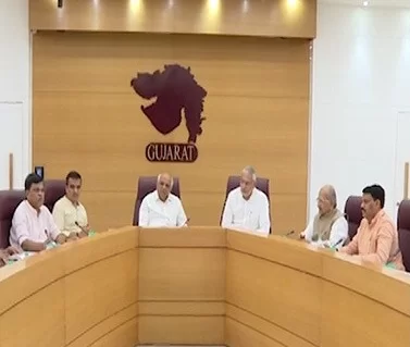 સ્થાનિક સ્વરાજ્યની ચૂંટણીમાં ભાજપનો મોટો નિર્ણય: રોસ્ટર સિસ્ટમ લાગુ થતાં અનેક વર્તમાન કોર્પોરેટર્સની ટિકિટ કપાશે, નવા ચહેરાઓને લાગશે 'લોટરી'