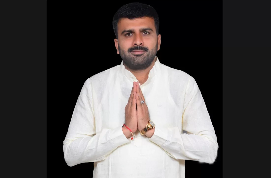 ખેડૂત નેતા રાજુ કરપડા 200થી વધુ ગાડીઓના કાફલા સાથે કમલમ પહોંચી ભાજપમાં જોડાશે, સ્થાનિક રાજકારણમાં ભારે ગરમાવો