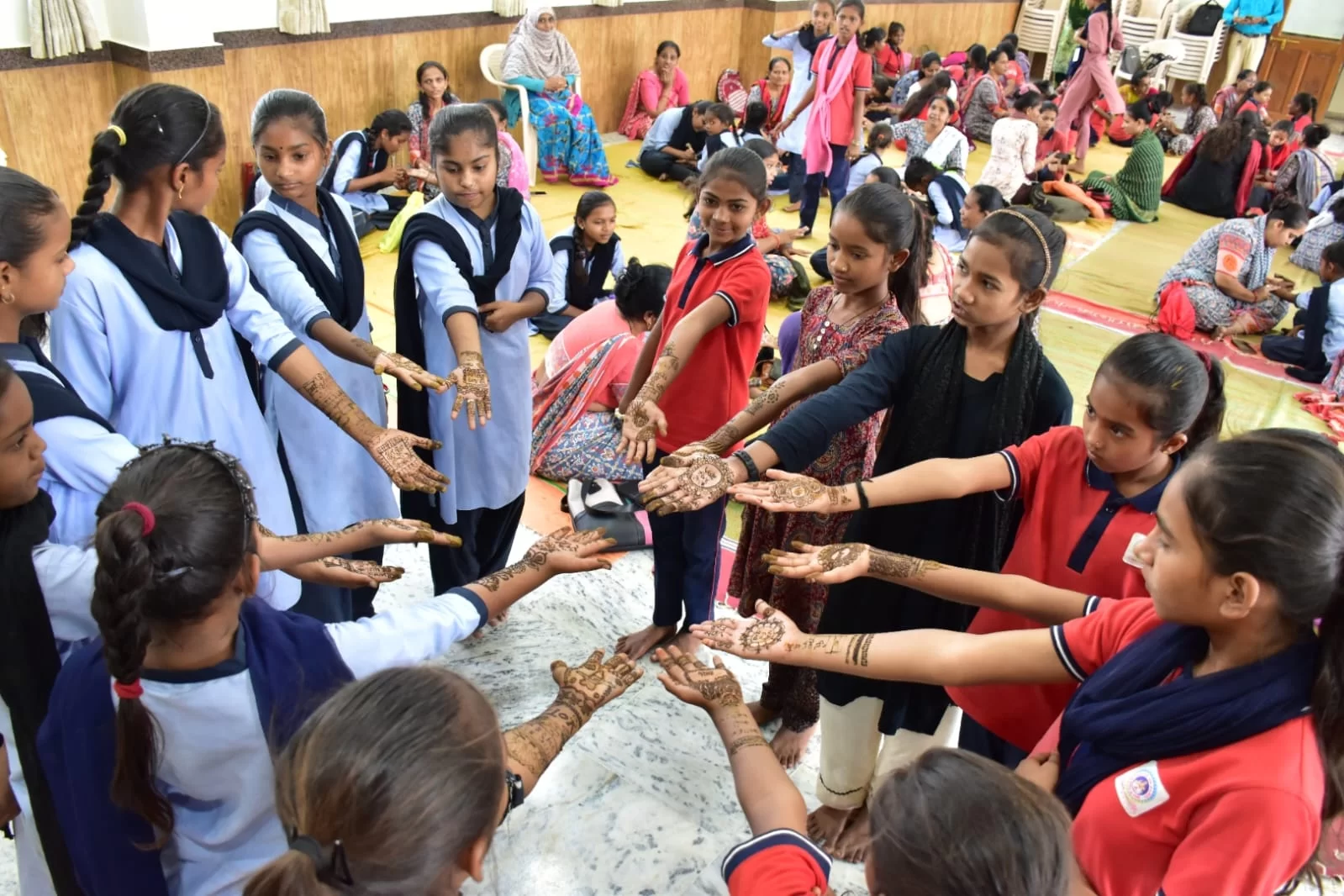 ઉમરેઠમાં મહેંદી દ્વારા ‘અચૂક મતદાન’નો સંદેશ, SVEEP અભિયાનથી મતદારોમાં જાગૃતિ વધારવાનો પ્રયાસ!