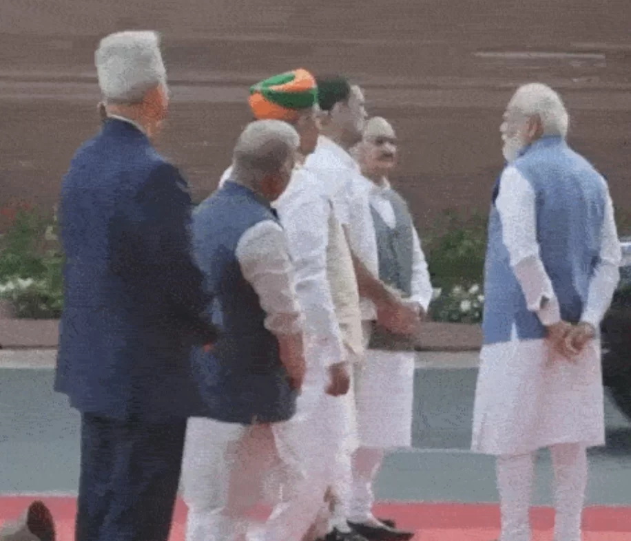 સંસદમાં નરેન્દ્ર મોદી-રાહુલ ગાંધીની મુલાકાતનો વીડિયો સોશિયલ મીડિયામાં છવાયો